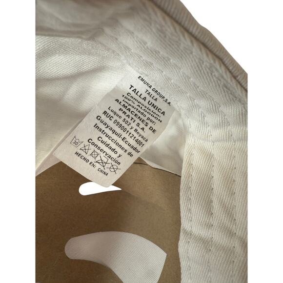 Oscar De La Renta Unisex Hat White OSCAR emblem Red Blue Casual‎ Basic Cap NWT - Picture 8 of 8